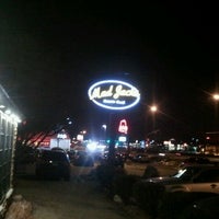 3/11/2012 tarihinde Brian O.ziyaretçi tarafından Mad Jacks Sports Cafe'de çekilen fotoğraf