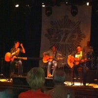 Foto scattata a The Varsity Theatre da Bryan J. il 5/25/2012