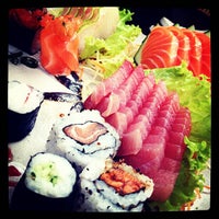 Снимок сделан в Komakai Sushi пользователем Héctor L. 4/30/2012