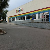 Photo taken at Toys&amp;quot;R&amp;quot;Us by Laura M. on 7/19/2012