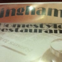 7/13/2012 tarihinde Ethanziyaretçi tarafından Gingham&amp;#39;s Homestyle Restaurant'de çekilen fotoğraf