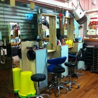 Photo taken at Hair Pier Salon by Tan UShang A. on 9/18/2011