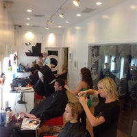 Foto tomada en YGallery Hair Salon Soho  por Montana C. el 9/6/2012