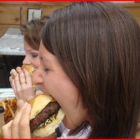 รูปภาพถ่ายที่ Utopia Cafe &amp;amp; Grill โดย Burger Broads เมื่อ 1/13/2012