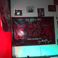 Foto diambil di Black and Red bar oleh Mike B. pada 5/12/2012