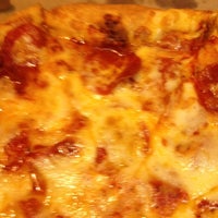 Foto scattata a Vennari&amp;#39;s Pizza da Kitty K. il 4/9/2012