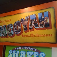 รูปภาพถ่ายที่ MOOYAH Burgers, Fries &amp;amp; Shakes โดย Bryan C. เมื่อ 7/30/2011