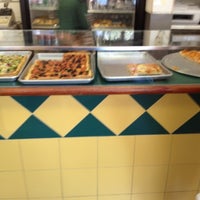 Das Foto wurde bei Dino&amp;#39;s Pizza &amp;amp; Pasta von George am 8/4/2012 aufgenommen