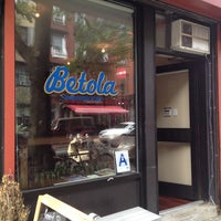 Foto diambil di Betola Espresso Bar oleh Ranita R. pada 8/26/2012