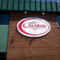 รูปภาพถ่ายที่ Coliseum Bar and Restaurant โดย Duane S. เมื่อ 8/11/2012
