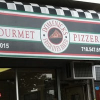 Foto diambil di Domenick&amp;#39;s Pizzeria oleh Madyson pada 9/30/2011