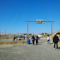 Foto diambil di Fantozzi Farms Corn Maze and Pumpkin Patch oleh Emma pada 10/20/2011