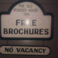 Foto tirada no(a) Old Powder House Inn por Katie em 10/30/2011