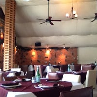 Foto diambil di Casa Merlot Restaurant oleh Luis M. pada 6/5/2012