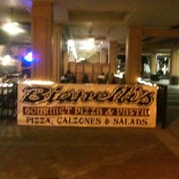 Foto diambil di Bianelli&amp;#39;s Gourmet Pizza &amp;amp; Pasta oleh Jene&amp;#39; G. pada 11/13/2011