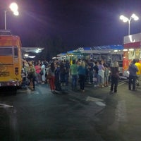 Photo taken at Highland Park Food Trucks - Din Din A Go Go / Highland Park DOTG by Euler F. on 8/17/2011