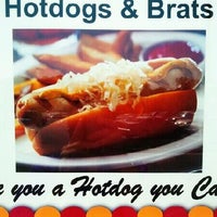 Photo prise au Dogfather&#39;s Hot Dogs &amp; Bratwurst par Brandon L. le4/11/2012