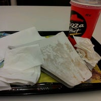 Foto diambil di Pizza Hut oleh Francisco M. pada 11/13/2011