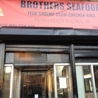 Foto tomada en Brother&amp;#39;s Seafood  por Jahmar D. el 11/18/2011