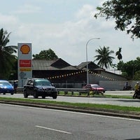 Foto diambil di Shell oleh Syam H. pada 3/10/2012
