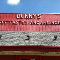 Photo taken at Bunny&amp;#39;s  Hasty Tasty Pancake House by Steven R. on 7/29/2012
