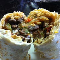 10/26/2011 tarihinde Vivian P.ziyaretçi tarafından High Tech Burrito'de çekilen fotoğraf