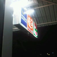 Photo taken at 7-eleven นาคนิวาส 48 by Banyapon P. on 2/16/2011