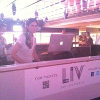 รูปภาพถ่ายที่ LIV Sun Life โดย Sonia N. เมื่อ 11/13/2011