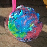รูปภาพถ่ายที่ Scoops Ice Cream &amp;amp; Candy โดย St.Clair เมื่อ 6/27/2012