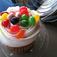 Das Foto wurde bei Cupcake Cutie Etc. von Keisha R. am 4/7/2012 aufgenommen