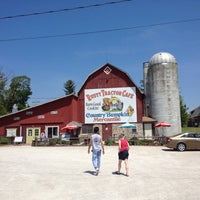 Foto diambil di Rusty Tractor - Door County - Breakfast Barn oleh Georgene pada 5/19/2012