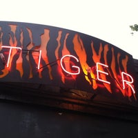 Foto tirada no(a) Tiger Bar por SF Intercom -. em 6/3/2012