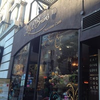 6/7/2012 tarihinde Yekaterina R.ziyaretçi tarafından Lily O&amp;#39;Brien&amp;#39;s Chocolate Cafe'de çekilen fotoğraf