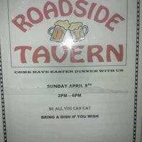 รูปภาพถ่ายที่ Roadside Tavern โดย Traci (Queen) S. เมื่อ 4/6/2012