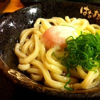 Photo taken at はなまるうどん 新橋第一ホテル前店 by hirotomo on 6/19/2012