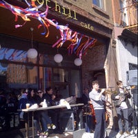 Das Foto wurde bei Root Hill Café von mcasaverde am 11/6/2011 aufgenommen