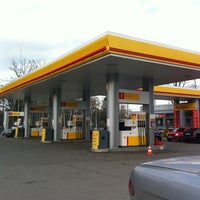 Foto diambil di Shell oleh Konstantin G. pada 5/1/2011