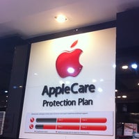 Photo taken at Macintosh Center (MCC) แมคอินทอช เซ็นเตอร์ by Khunpuii . on 2/29/2012