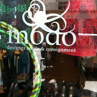Das Foto wurde bei Modo Boutique von Sakena P. am 7/16/2012 aufgenommen
