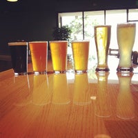รูปภาพถ่ายที่ Lone Tree Brewery Co. โดย Sean B. เมื่อ 3/31/2012