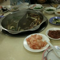 Photo taken at 川王府Steamboat by Evelyn W. on 4/10/2012