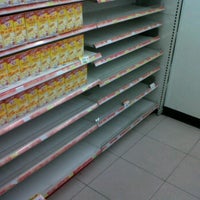 Photo taken at 7-Eleven by Kasetthin S. on 10/22/2011