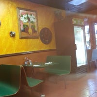 9/5/2012 tarihinde Barnaby H.ziyaretçi tarafından Leonor&amp;#39;s Mexican Vegetarian Restaurant'de çekilen fotoğraf