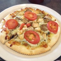 Foto tirada no(a) Mangia Pizza por Cindy M. em 6/24/2012