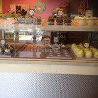 Photo prise au Gigi&#39;s Cupcakes par Kela M. le8/21/2012