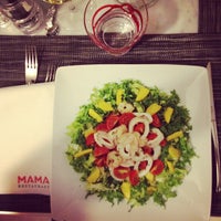 รูปภาพถ่ายที่ MAMA Restaurant โดย Alessandro M. เมื่อ 7/28/2012