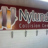 รูปภาพถ่ายที่ Nylund&#39;s Collision Center โดย Amanda C. เมื่อ 5/2/2012