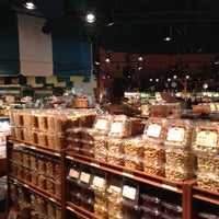 รูปภาพถ่ายที่ The Fresh Market โดย Jen K. เมื่อ 8/31/2012