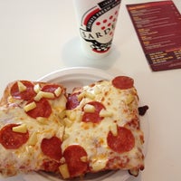 6/29/2012にPreston F.がSardella&amp;#39;s Pizza &amp;amp; Wingsで撮った写真