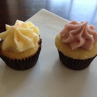 รูปภาพถ่ายที่ Sugar Cupcakery โดย Ponti A. เมื่อ 6/9/2012
